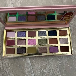 too faced maple syrup and pancakes palette